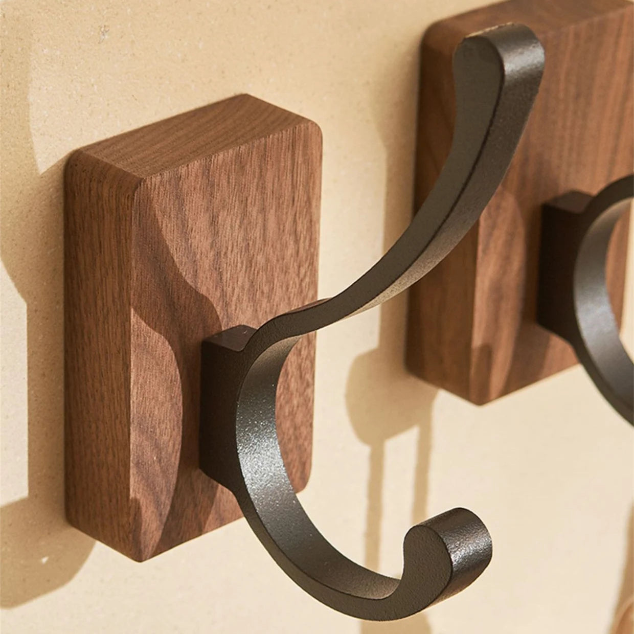Massivholz Haken Nussbaum, Einzelhaken, Wandhaken aus Holz und Metall - werkzeug-online24
