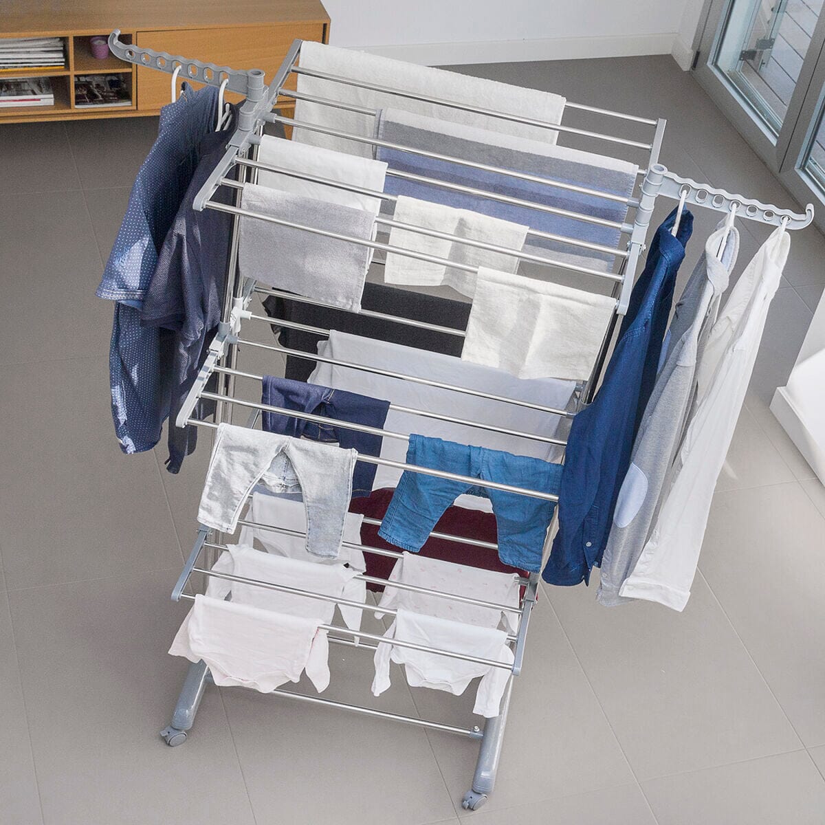 Vertikaler klappbarer Wäscheständer mit Rädern Folver InnovaGoods 24 Stangen - werkzeug-online24